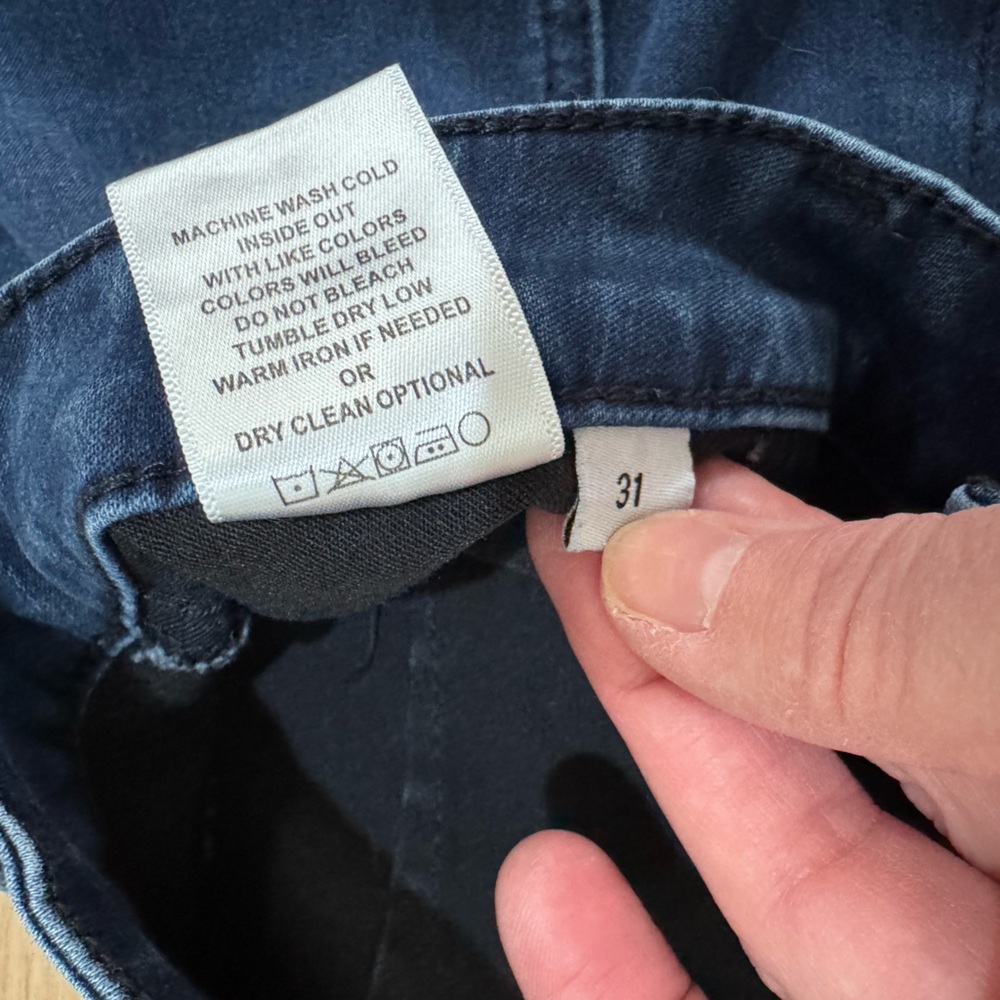 Elegant Indigo Flare Jeans - Picture 4 of 5